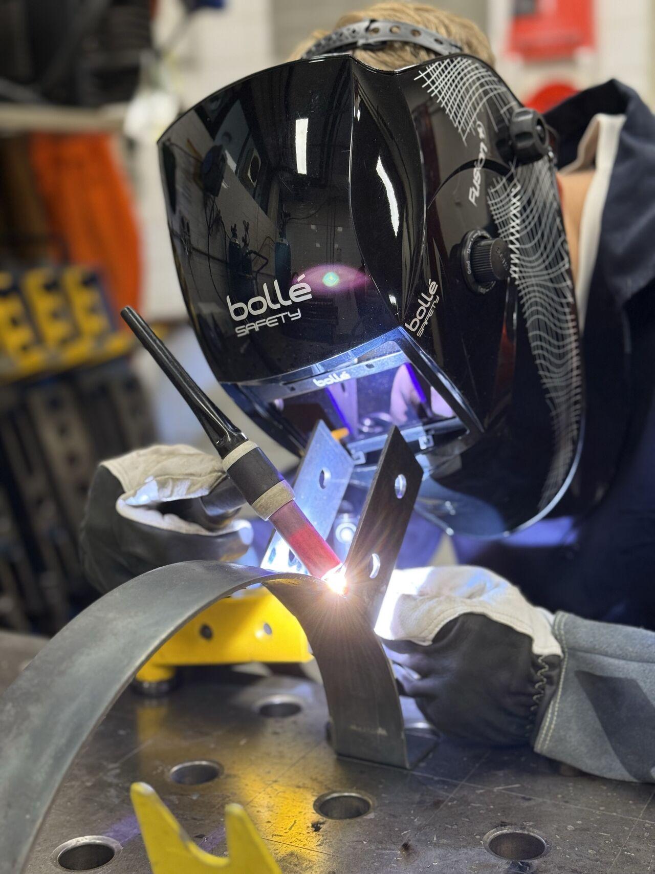AtomCraft member welding